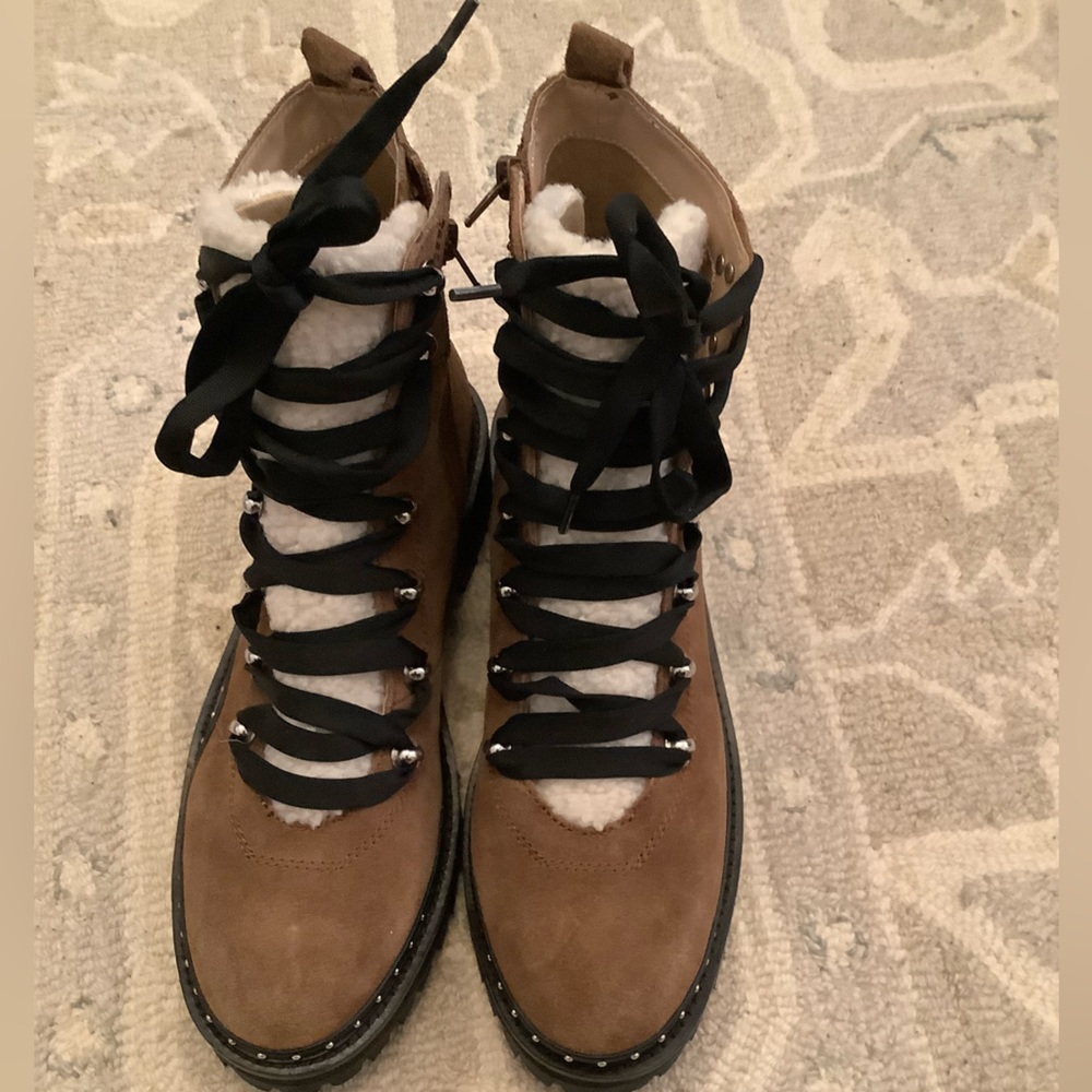 Chestnut Suede Steve Madden platform lug boots 10